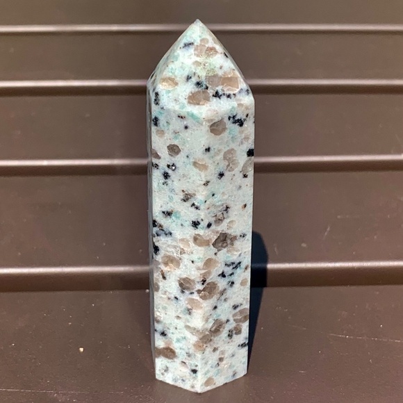 Kiwi Sesame Jasper Carved Stone Tower Point Wand Chakra Crystal Healing Grids - Picture 1 of 8